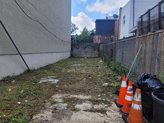 4th image of 532 Dickinson St