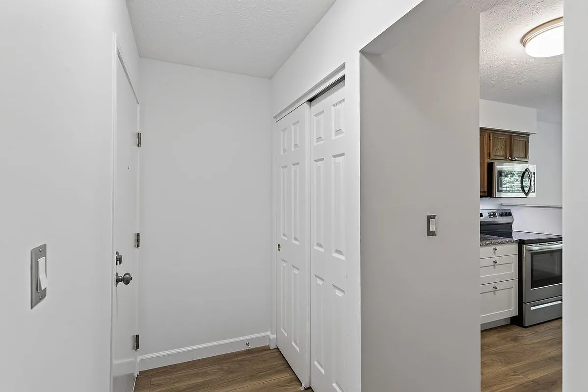 2 bed, 2.0 bath, 1032 sqft, $1,600 — Photo 2