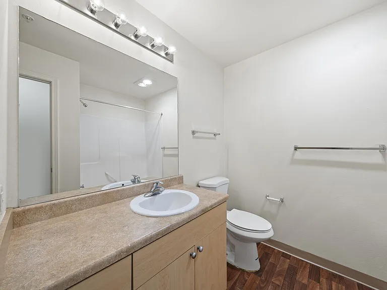 Heron Creek Apartments — Photo 9