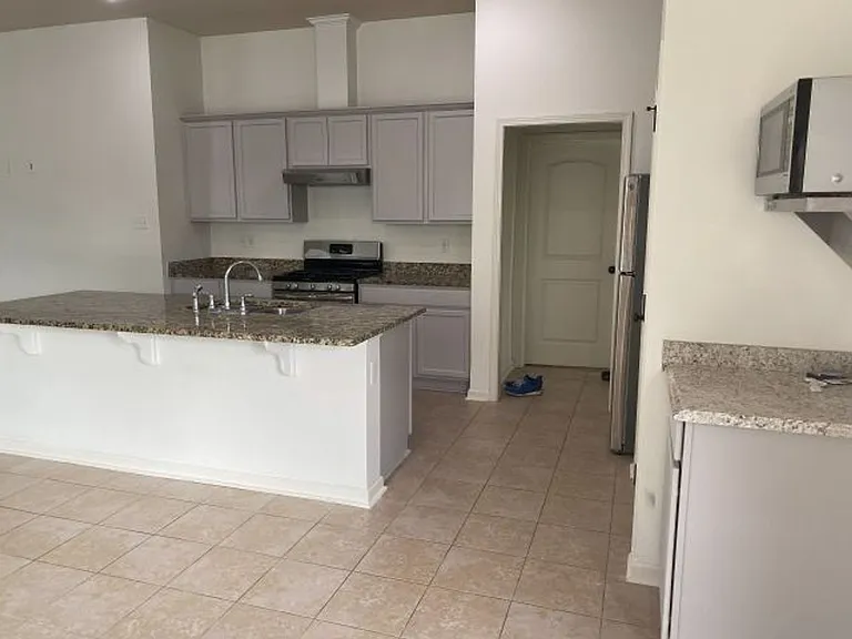 510 Greenwich Dr — Photo 3