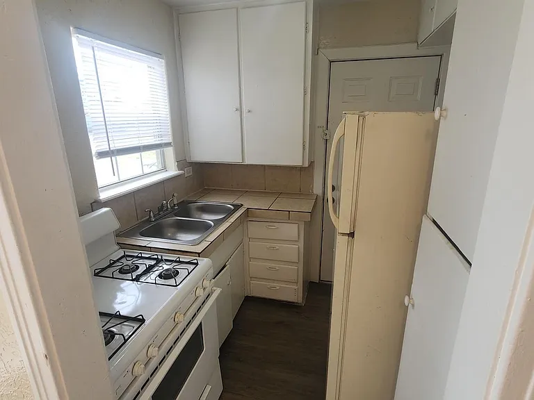 1002 N Lake St #A — Photo 13