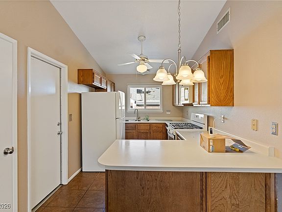 4th image of 870 Bergamont Dr