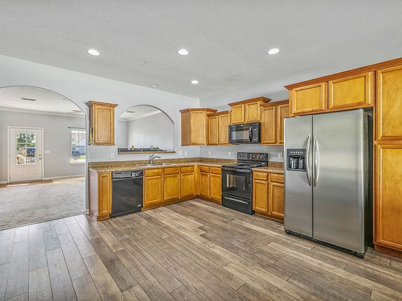 5th image of 814 Silverhill Dr