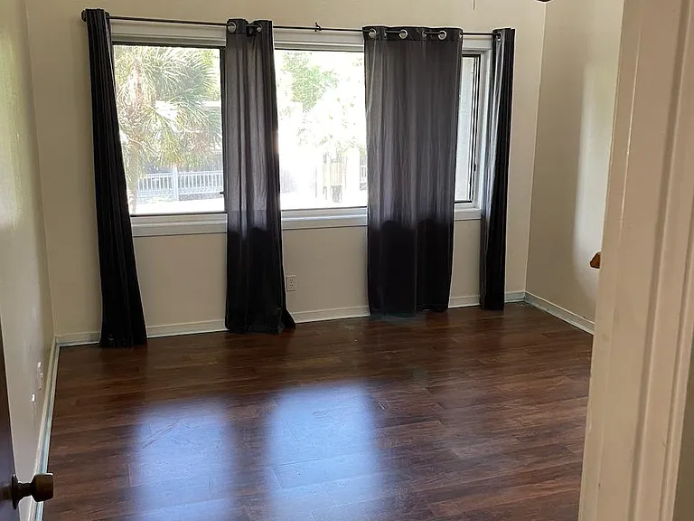 209 Crown Oaks Way — Photo 2