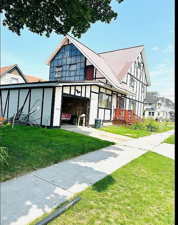 1st image of 370 Dawson St