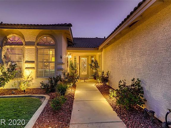 3rd image of 5044 Desert Fir Dr