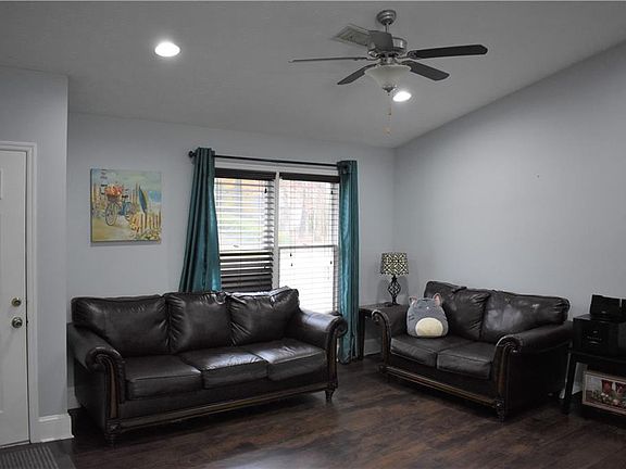 3rd image of 3020 Meadowview Ln
