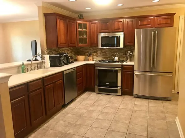 47 Harker Hill Dr #403, Hamburg, NJ 07419