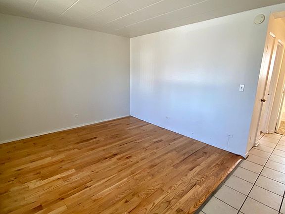 2nd image of 945 Troost Ave APT 11