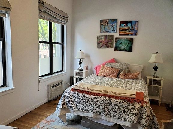 4th image of 156 W 74th St #1A