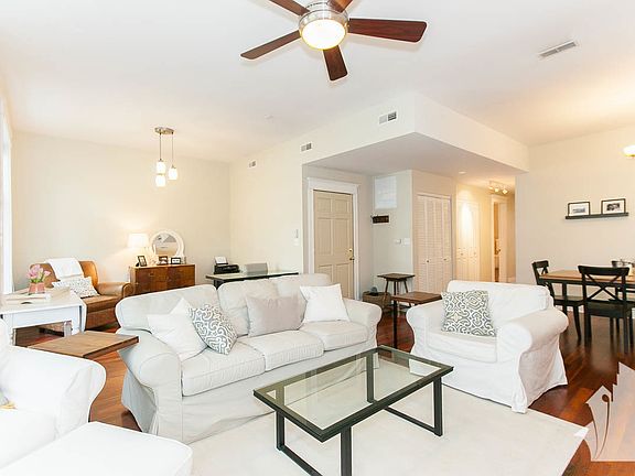 4th image of 533 W Oakdale Ave APT 2