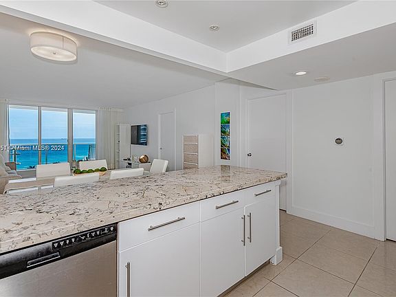 4th image of 2301 Collins Ave APT 938