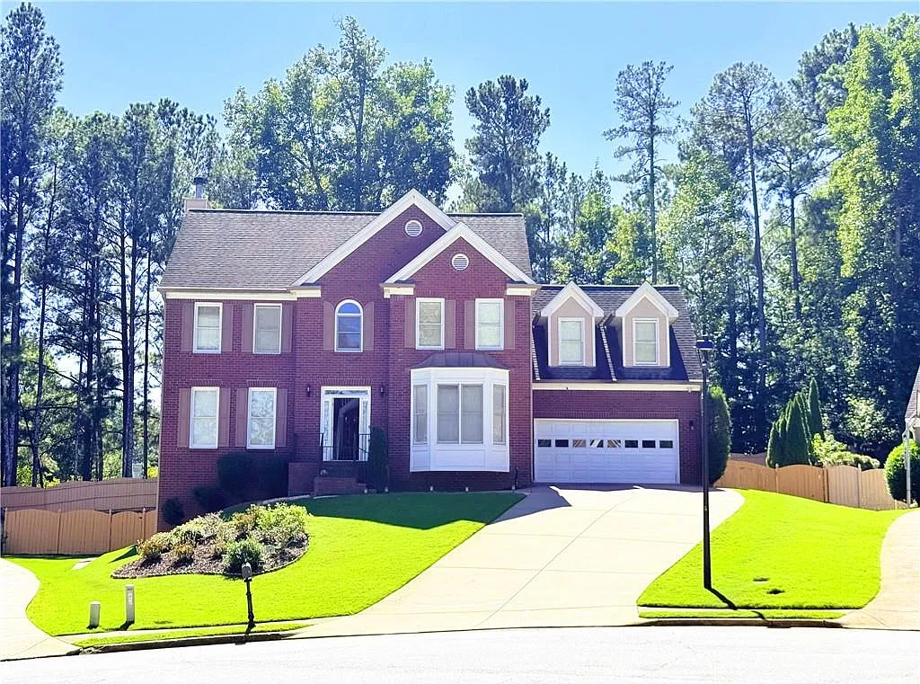 4 bed, 2.5 bath, 2698 sqft, $2,800 — Photo 1