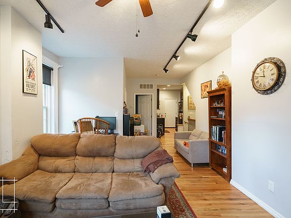 4th image of 1489 E Broad St #15