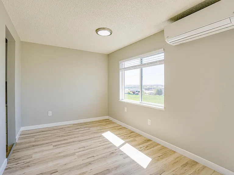 2100-2106 E 5th St #2102 — Photo 5