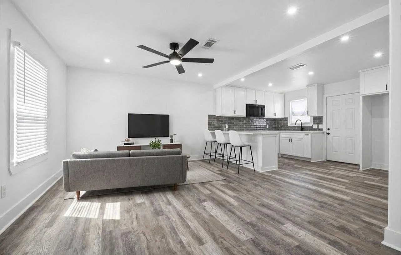 2 bed, 1.0 bath, 800 sqft, $1,680 — Photo 3