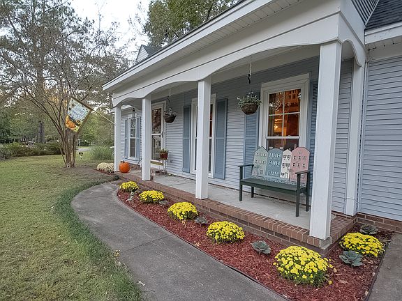 5th image of 101 Essex Dr
