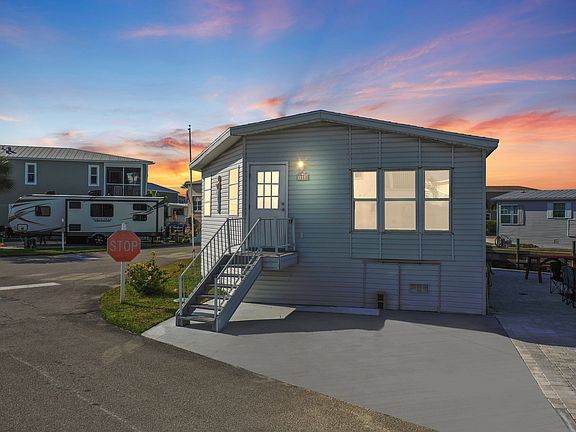 5th image of 1088 Nettles Boulevard