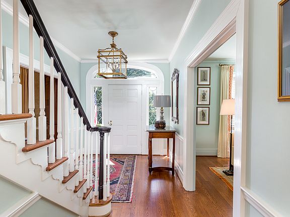 4th image of 223 Kingsway Dr