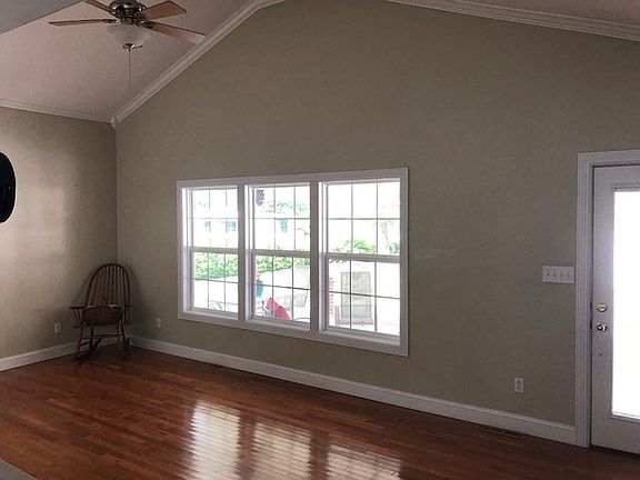 3rd image of 607 N Race St