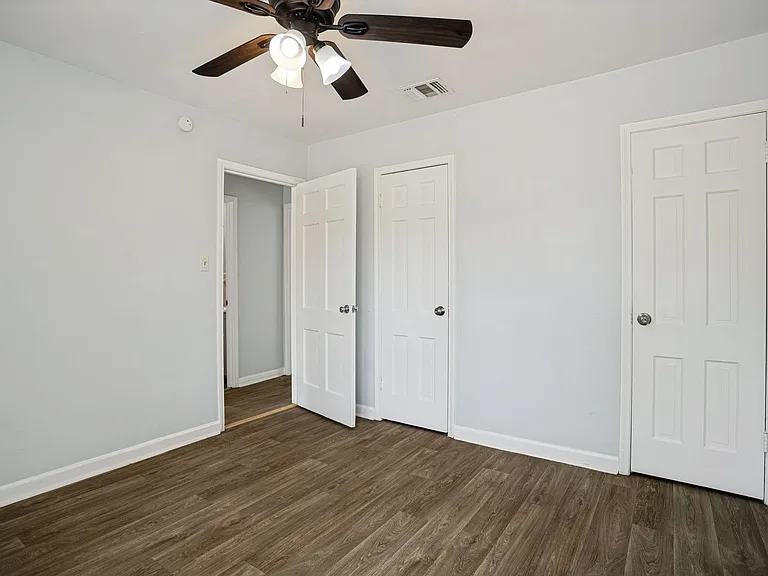 2514 Waverly Ave — Photo 15