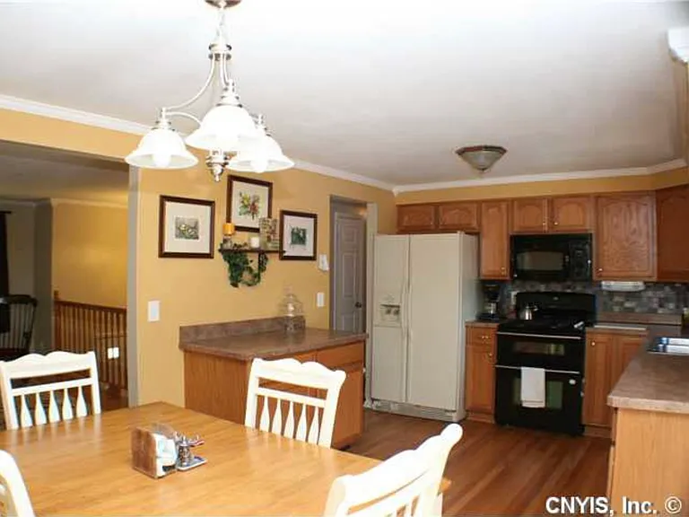 4995 Driftwood Dr — Photo 3