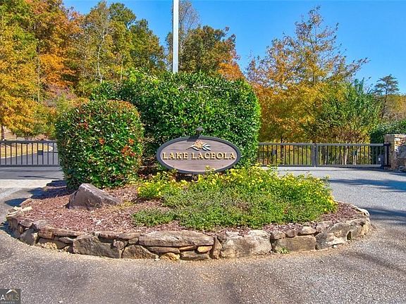 2nd image of 228 Stone Cliff Trce