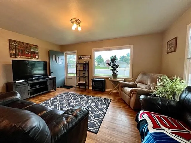 2 bed, 720 sqft, $1,600 — Photo 3