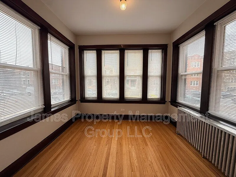 3 bed, 2.0 bath, 1626 sqft, $3,200 — Photo 3