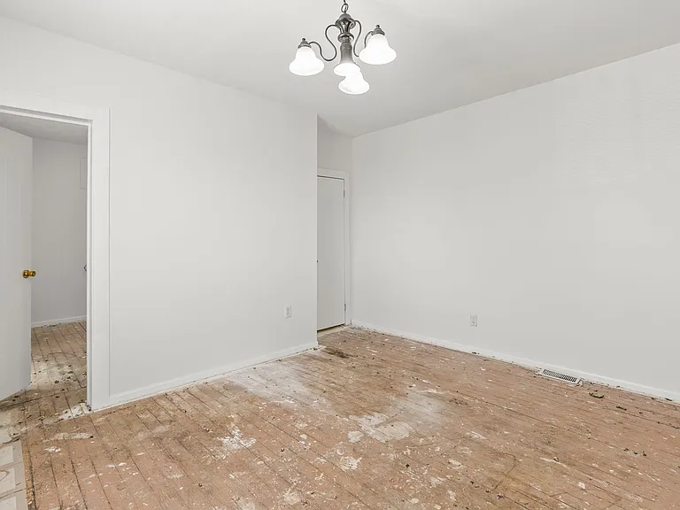 5422 S 23rd St — Photo 3