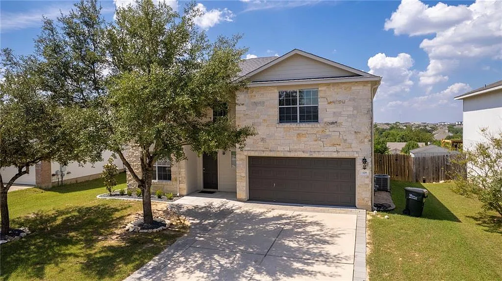 4 bed, 2.5 bath, 2101 sqft, $2,500 — Photo 2