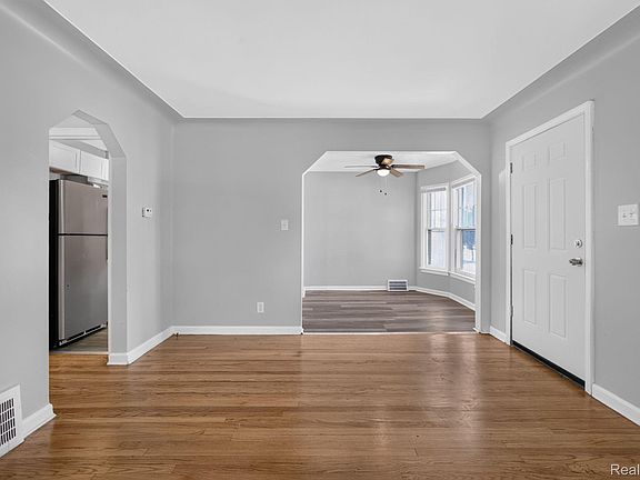 3rd image of 20206 Greeley St