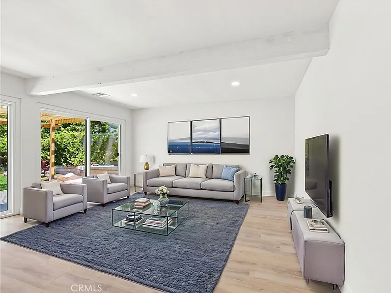 225 Armstrong Dr — Photo 40