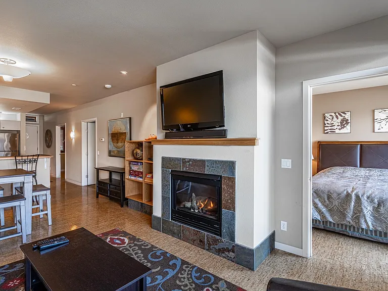 2220 W Woodin Ave #306 — Photo 2