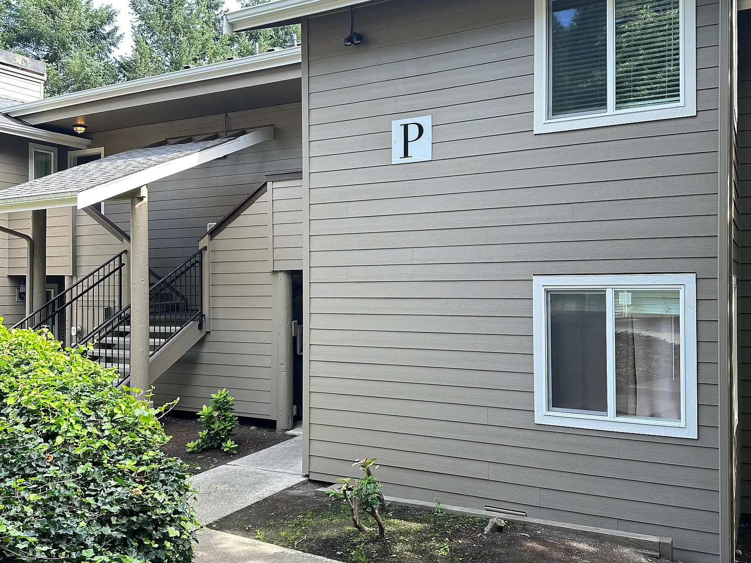 9009 Avondale Rd NE — Photo 2