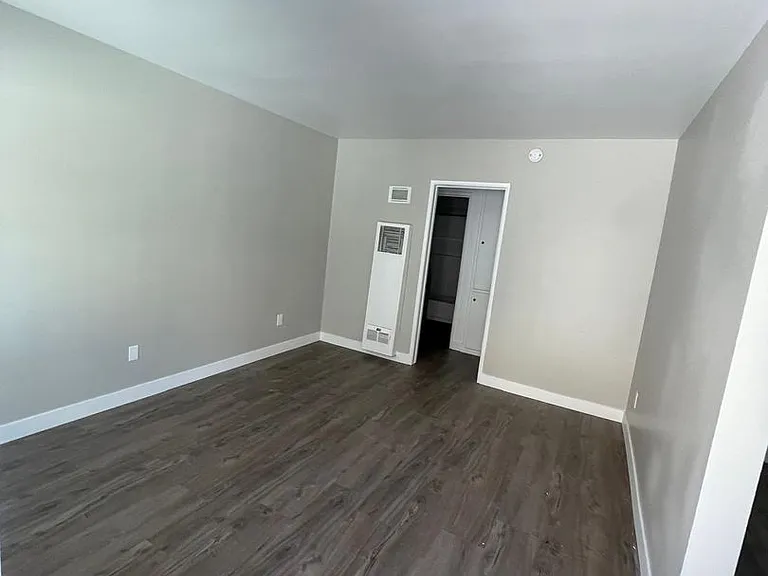 1616 Cherry Lane — Photo 2