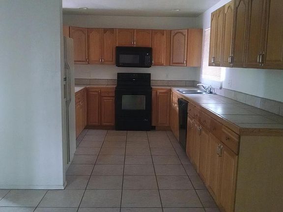 4th image of 304 Anita Dr