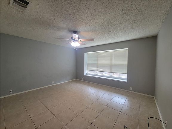 2nd image of 1411 Dundee Dr