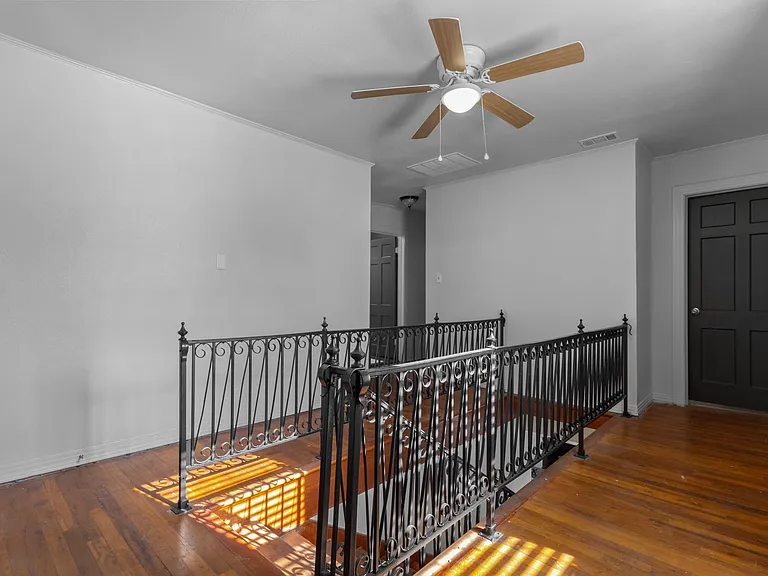 2321 Lawrence St — Photo 27