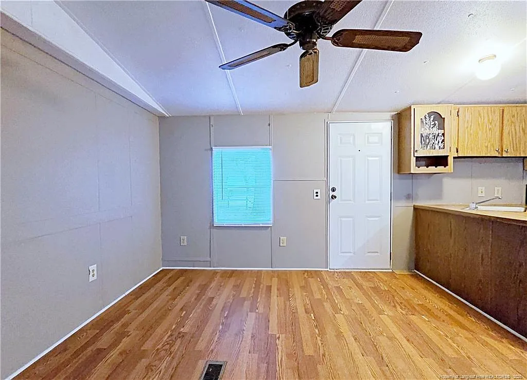 826 Rembrandt Rd — Photo 3