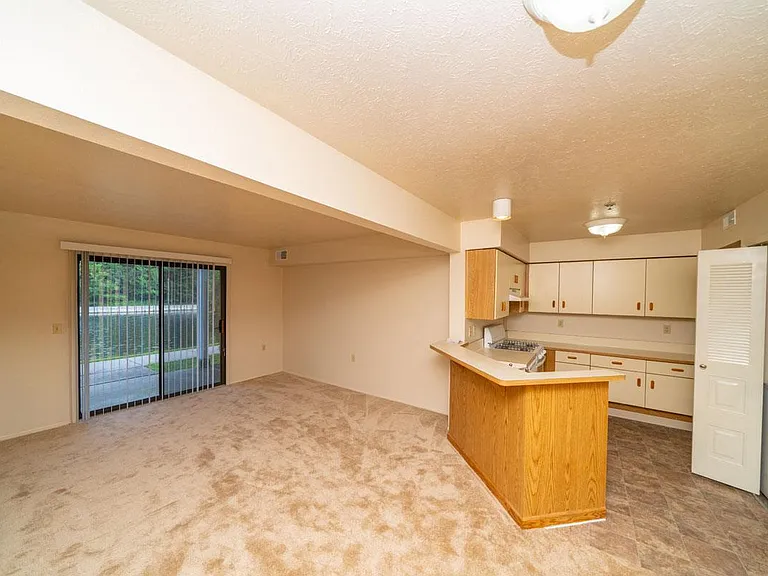 Windmill Lakes Apartments — Photo 6