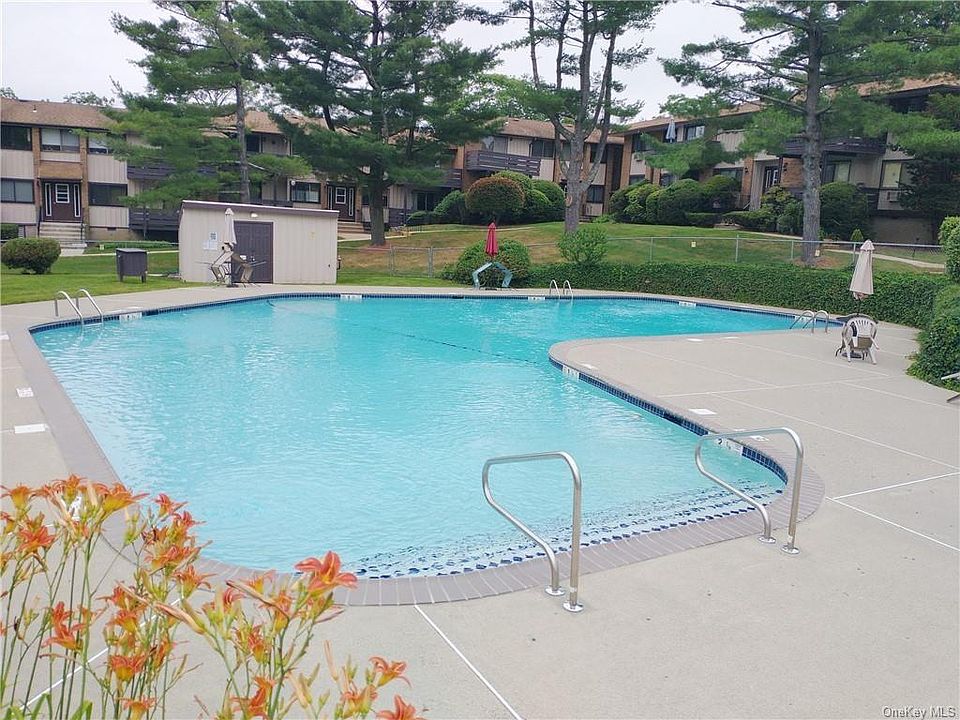 1st image of 112 Sierra Vista Ln #112
