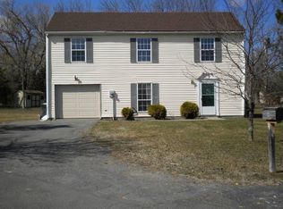 34 Matthew Ln, Coxsackie, NY 12051