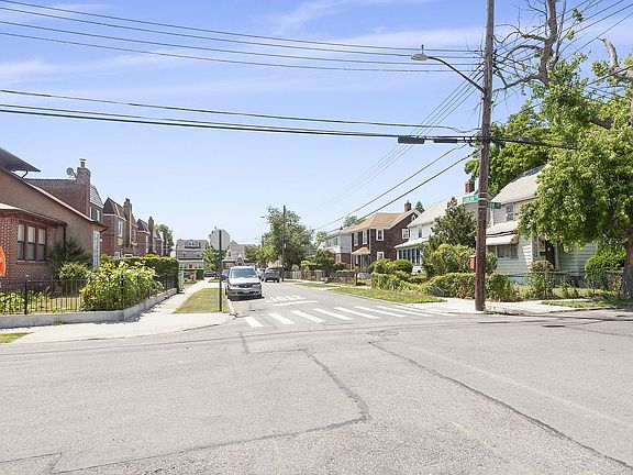 4th image of 18719 Ludlum Ave