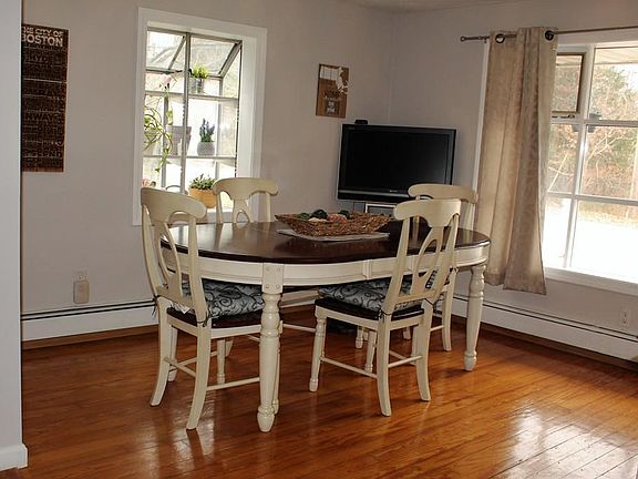 5th image of 1622 Old Pleasant St
