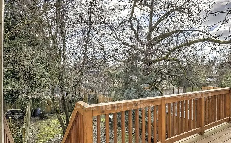 310 NE Morris St — Photo 22