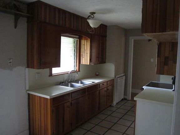 5th image of 4848 Lawndale Ave