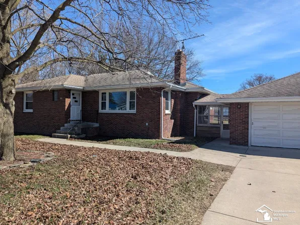 1954 Vivian Rd, Monroe, MI 48162