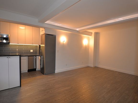 5th image of 7 Park Ave APT 14B