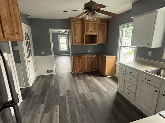 4th image of 49 Atkins Ave Floor 2